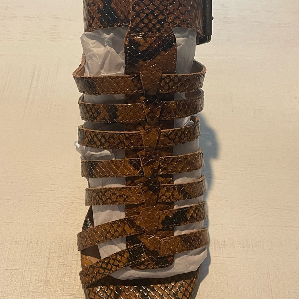 Vionic Brand New In Box-Sz-7.5 - Picture 10 of 14